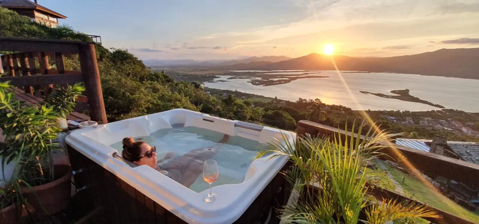 SPA numa varanda ao pôr do sol
